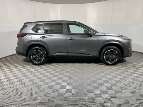 Used 2024 Nissan Rogue SV image 9