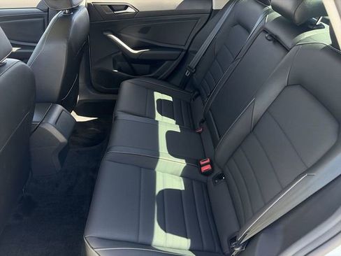 Used 2024 Volkswagen Jetta SE w/ Panoramic Sunroof Package image 18