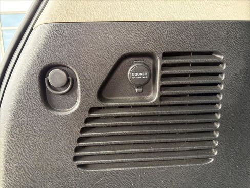 Used 2024 Nissan Armada SL image 36