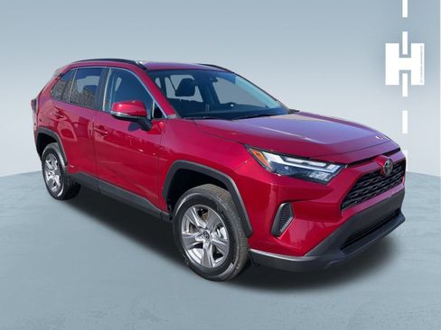 Used 2025 Toyota RAV4 XLE image 2
