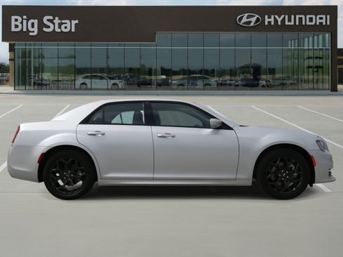 Used 2023 Chrysler 300 Touring L w/ Popular Equipment Group image 5