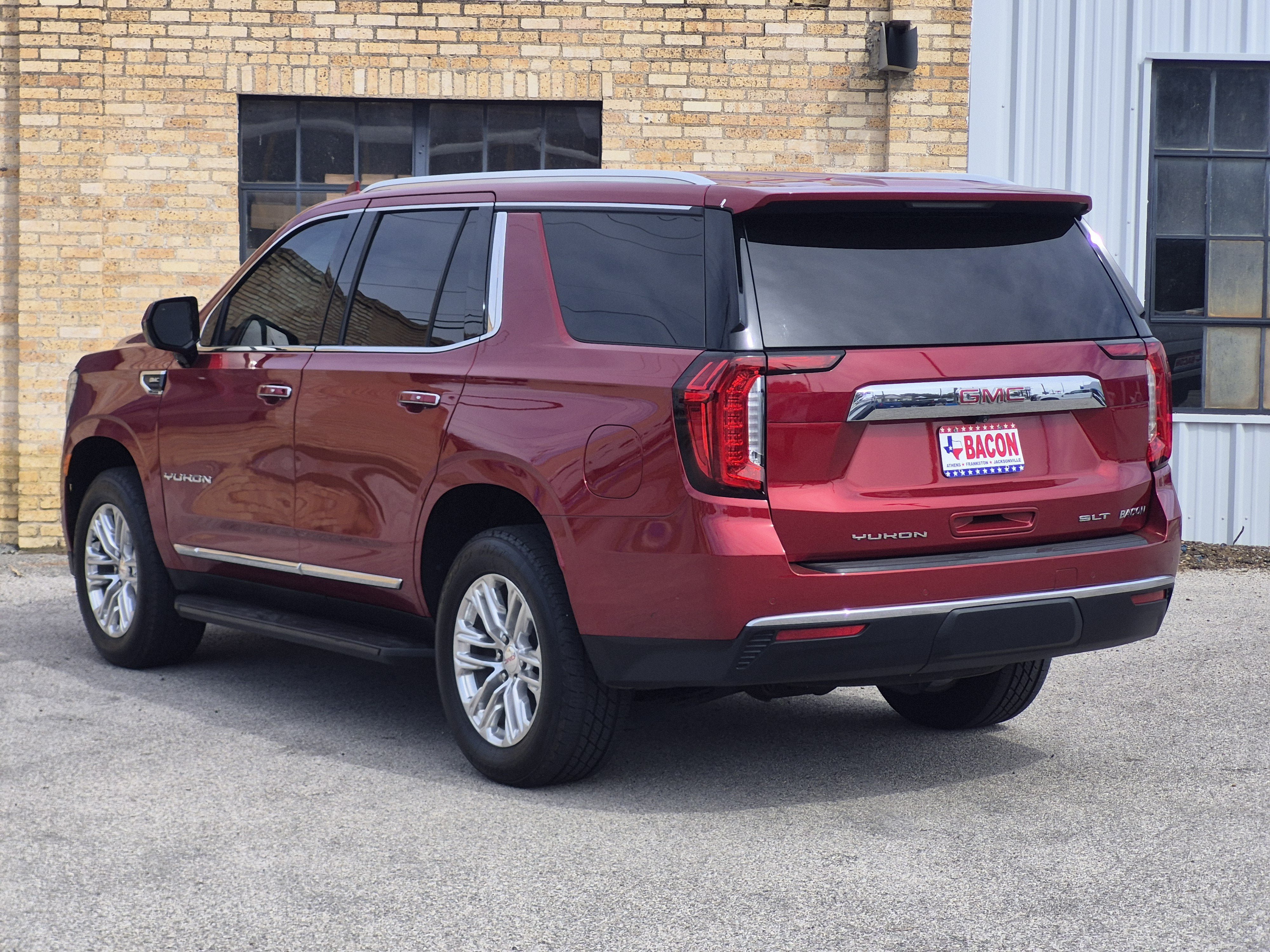 Used 2024 GMC Yukon SLT RWD image 4