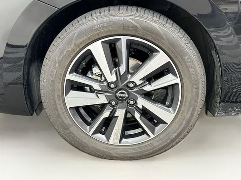 Used 2025 Nissan Versa SV FWD image 11