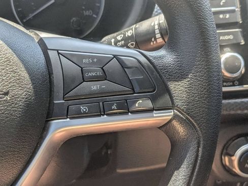 Used 2019 Nissan Kicks SV FWD image 17