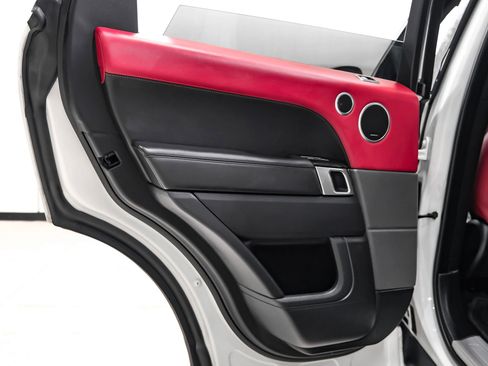 Used 2019 Land Rover Range Rover Sport HST image 40