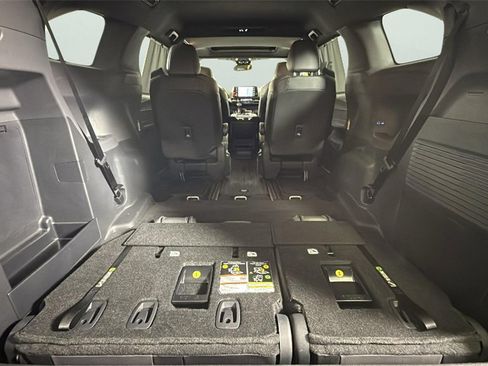 Used 2024 Toyota Sienna XSE image 32