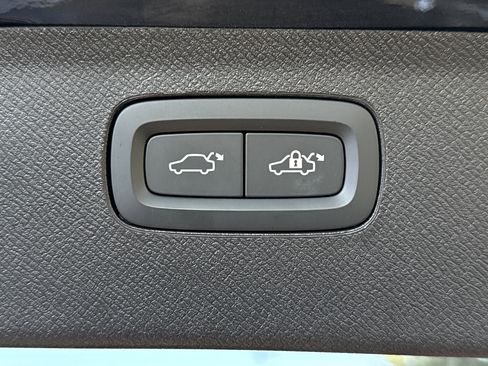 Used 2025 Volvo XC90 B6 Plus image 41