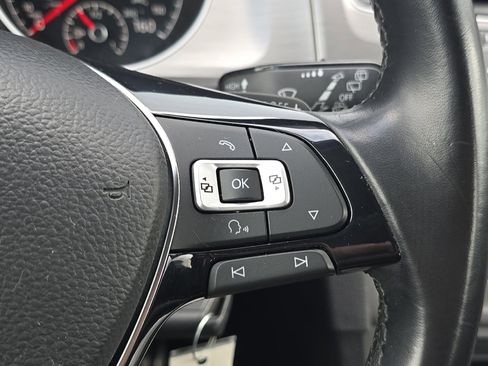 Used 2017 Volkswagen Golf S image 26