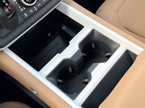 New 2026 Land Rover Defender 130 X-Dynamic SE image 29