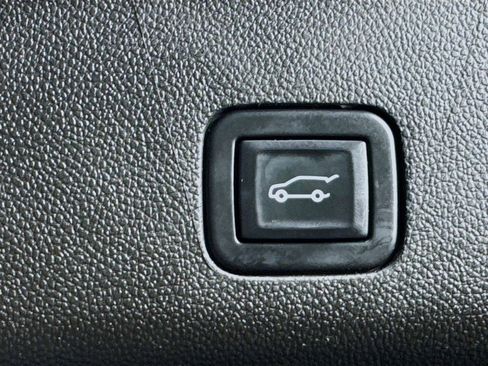 Used 2022 Chevrolet Tahoe RST w/ Sport Performance Package image 31