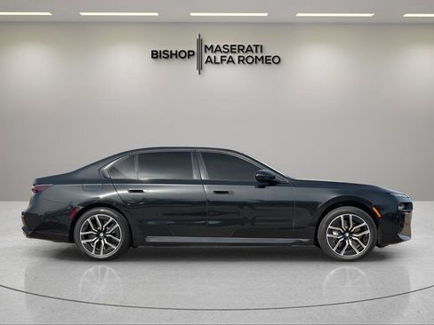 Used 2025 BMW 760i xDrive w/ Executive Package image 8
