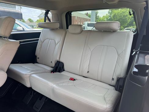 Used 2019 Ford Expedition Max Platinum RWD image 16