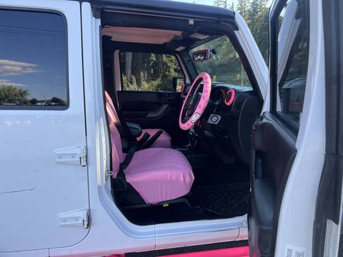 Used 2012 Jeep Wrangler Unlimited Sport AWD/4WD image 11