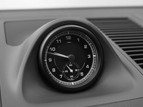 Certified 2025 Porsche Macan image 35