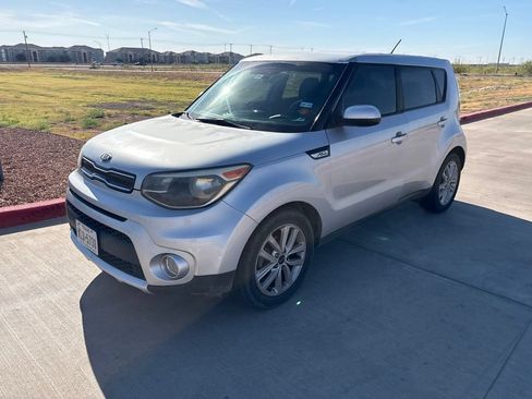 Used 2018 Kia Soul + FWD image 9