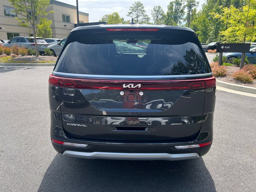Used 2024 Kia Carnival EX FWD image 6
