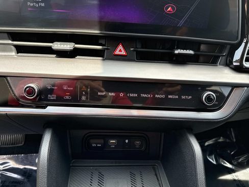 Used 2025 Kia Sportage EX FWD image 30