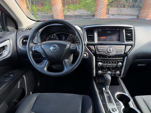 Used 2018 Nissan Pathfinder S image 12