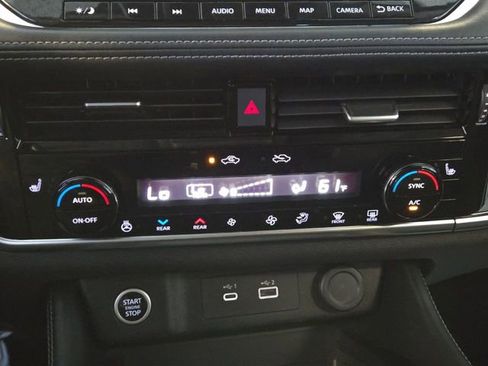 Used 2023 Nissan Rogue SL w/ SL Premium Package FWD image 19