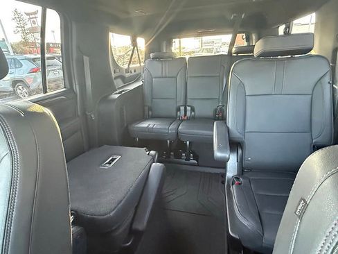 Used 2023 Chevrolet Suburban RST w/ Luxury Package image 35