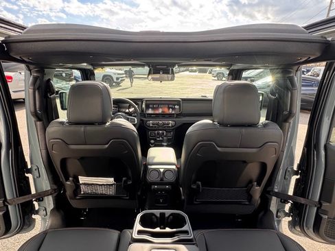 New 2026 Jeep Wrangler Unlimited Sahara AWD/4WD image 24