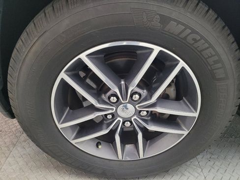 Used 2017 Jeep Grand Cherokee Limited image 31