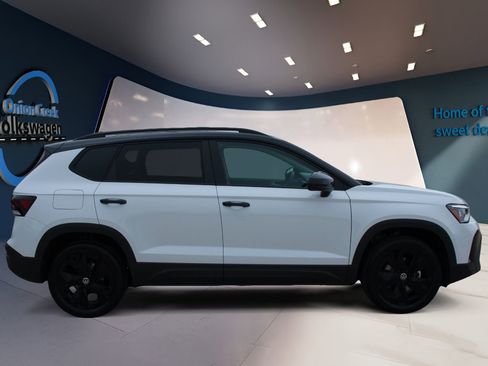 New 2026 Volkswagen Taos SE image 4