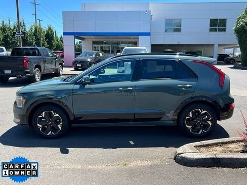 Used 2024 Kia Niro Wind w/ Wind Preserve Package FWD image 3