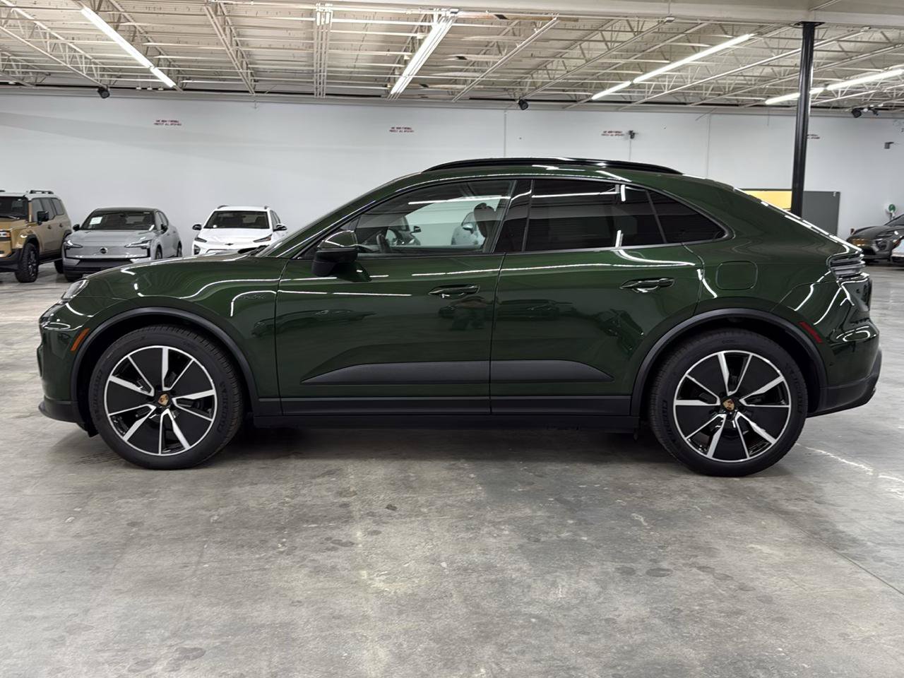 Used 2024 Porsche Macan 4 Electric AWD/4WD image 12