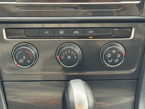 Used 2019 Volkswagen Golf 4-Door image 17