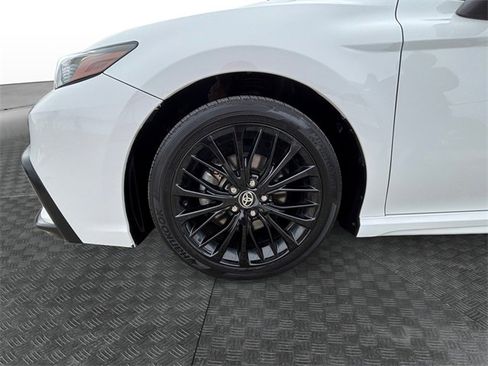 Used 2022 Toyota Camry SE image 13