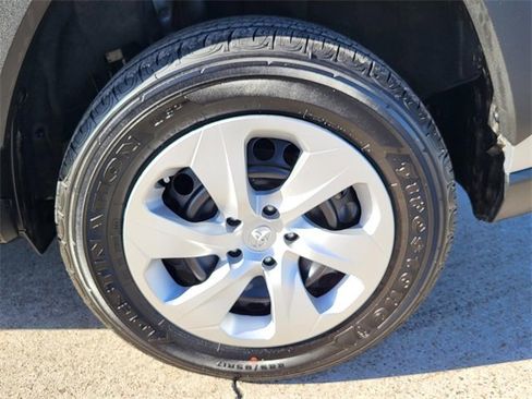 Used 2024 Toyota RAV4 LE image 32