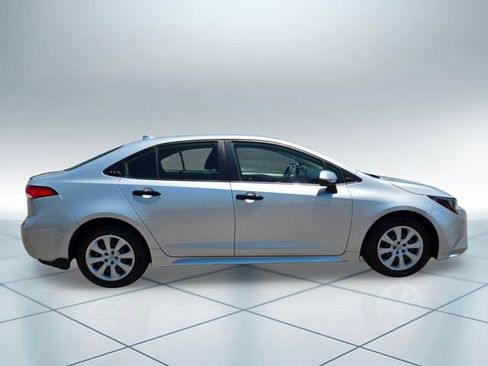 Used 2020 Toyota Corolla LE FWD image 4