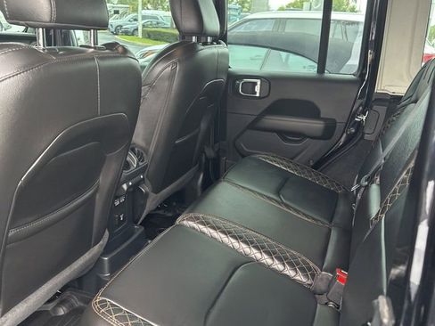 Used 2023 Jeep Wrangler Unlimited Sahara image 5