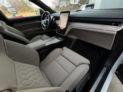 Used 2025 Volvo EX90 Ultra image 33