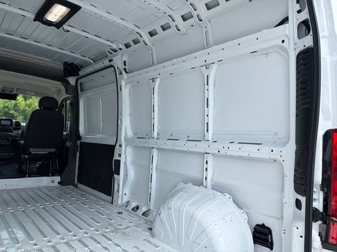 Used 2025 RAM ProMaster 2500 w/ Convenience Group FWD image 17
