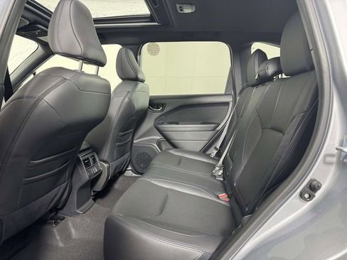 Used 2025 Subaru Forester Limited image 31