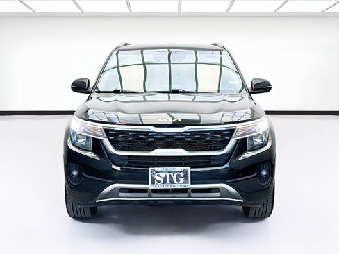 Used 2023 Kia Seltos S AWD/4WD image 2