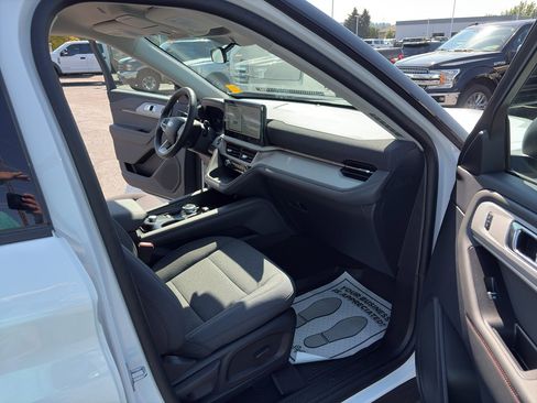 Used 2025 Ford Explorer Active image 25