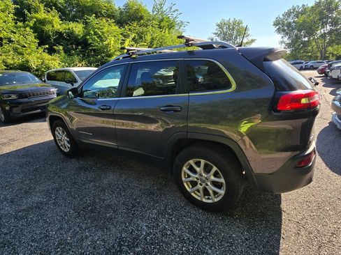 Used 2017 Jeep Cherokee Latitude w/ Safety/Convenience Group AWD/4WD image 4