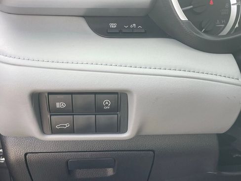 Used 2025 Toyota Highlander XLE image 7