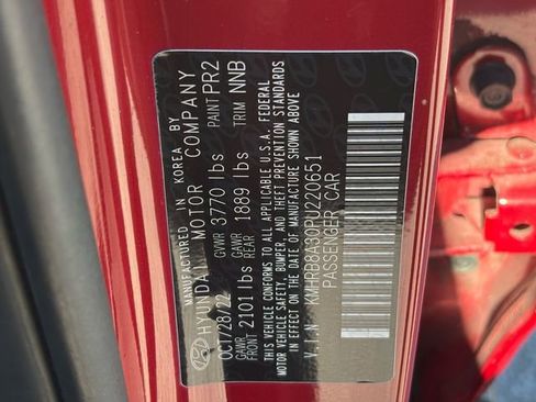 Used 2023 Hyundai Venue SE image 21