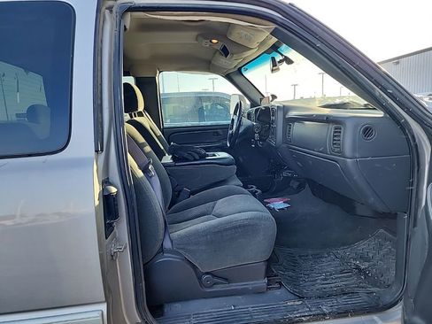 Used 2004 Chevrolet Silverado 2500 LS w/ Heavy-Duty Power Package image 18