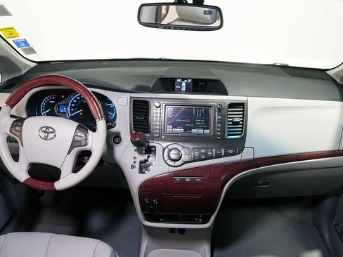 Used 2013 Toyota Sienna Limited w/ Premium Pkg FWD image 27