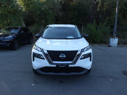 Used 2022 Nissan Rogue S FWD image 2