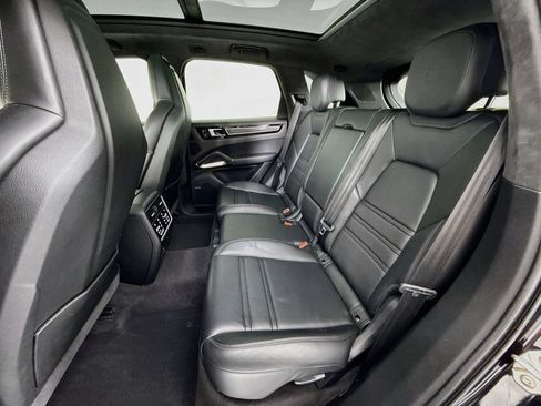Certified 2020 Porsche Cayenne Turbo AWD/4WD image 24