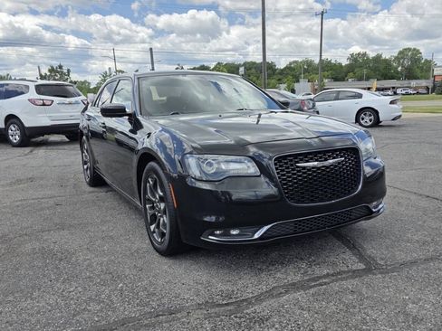 Used 2016 Chrysler 300 S AWD/4WD image 8