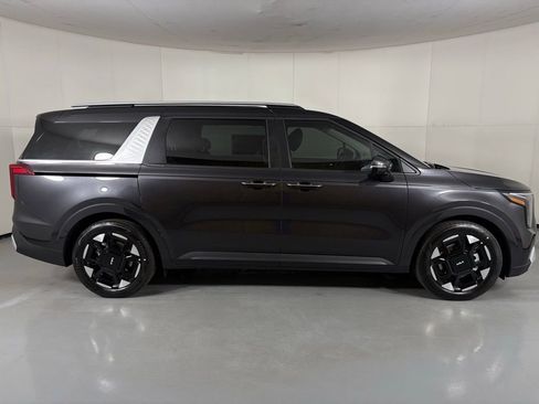 New 2026 Kia Carnival EX FWD image 9