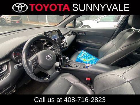 Used 2018 Toyota C-HR XLE FWD image 4
