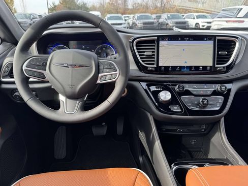 New 2026 Chrysler Pacifica Pinnacle w/ Trailer Tow Group AWD/4WD image 17